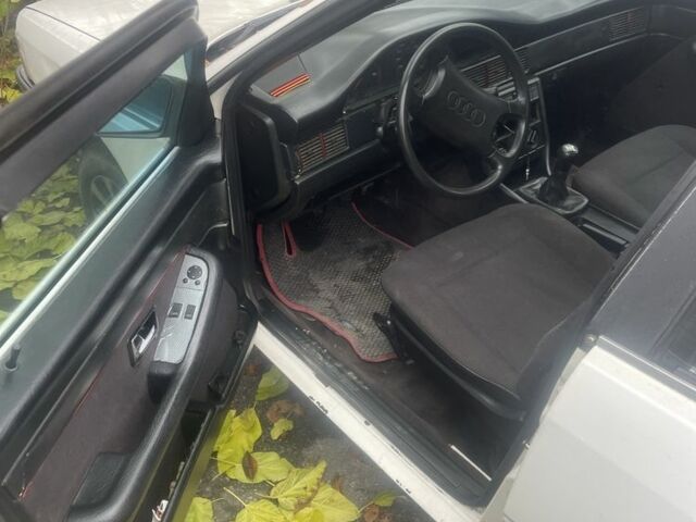 Белый Ауди 100, объемом двигателя 1.8 л и пробегом 350 тыс. км за 1200 $, фото 2 на Automoto.ua