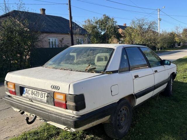 Белый Ауди 100, объемом двигателя 2.3 л и пробегом 300 тыс. км за 470 $, фото 4 на Automoto.ua