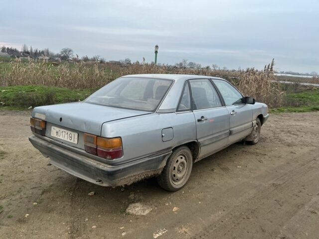 Белый Ауди 100, объемом двигателя 2 л и пробегом 200 тыс. км за 750 $, фото 2 на Automoto.ua