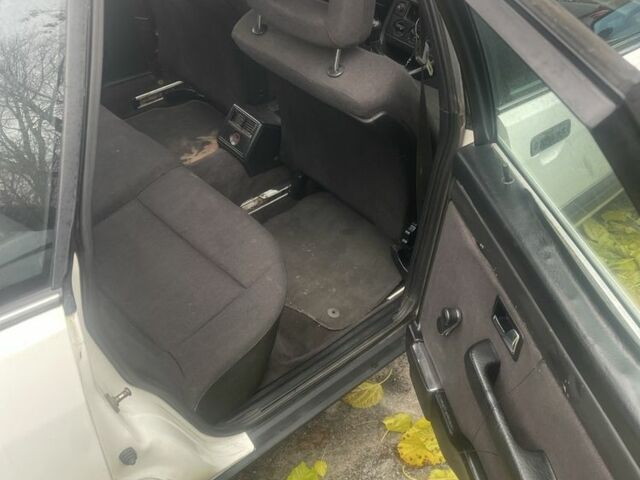 Белый Ауди 100, объемом двигателя 1.8 л и пробегом 350 тыс. км за 1200 $, фото 4 на Automoto.ua