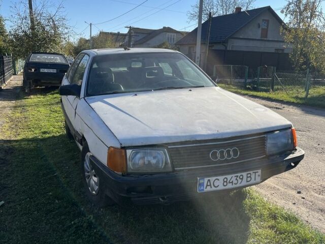 Белый Ауди 100, объемом двигателя 2.3 л и пробегом 300 тыс. км за 470 $, фото 1 на Automoto.ua