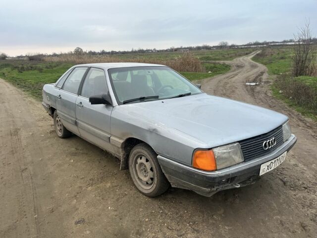 Белый Ауди 100, объемом двигателя 2 л и пробегом 200 тыс. км за 750 $, фото 1 на Automoto.ua