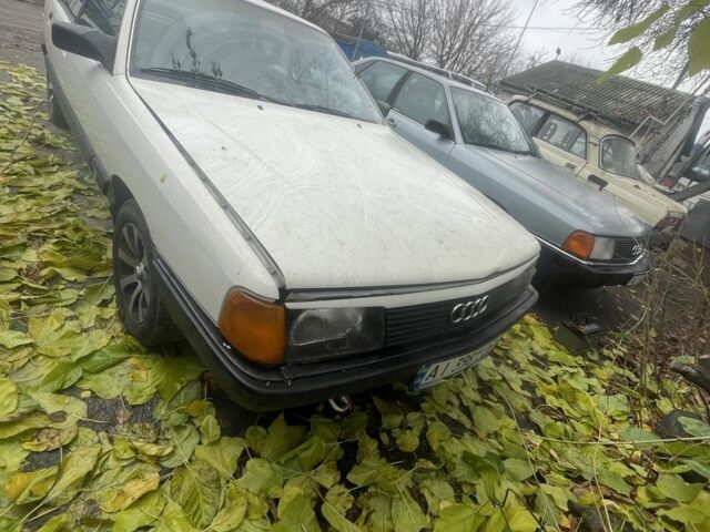 Белый Ауди 100, объемом двигателя 1.8 л и пробегом 350 тыс. км за 1200 $, фото 1 на Automoto.ua