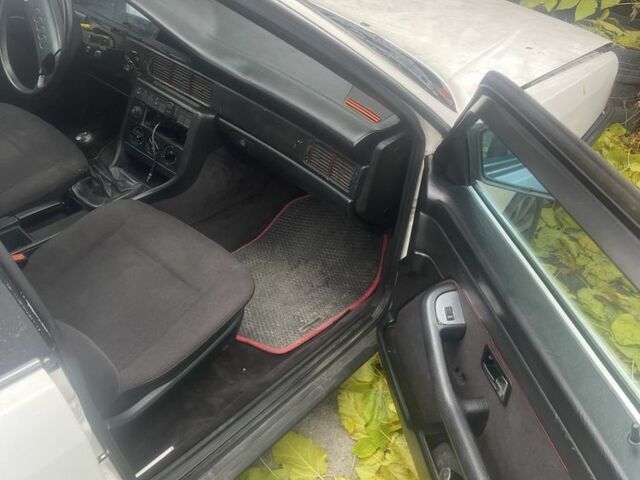 Белый Ауди 100, объемом двигателя 1.8 л и пробегом 350 тыс. км за 1200 $, фото 5 на Automoto.ua