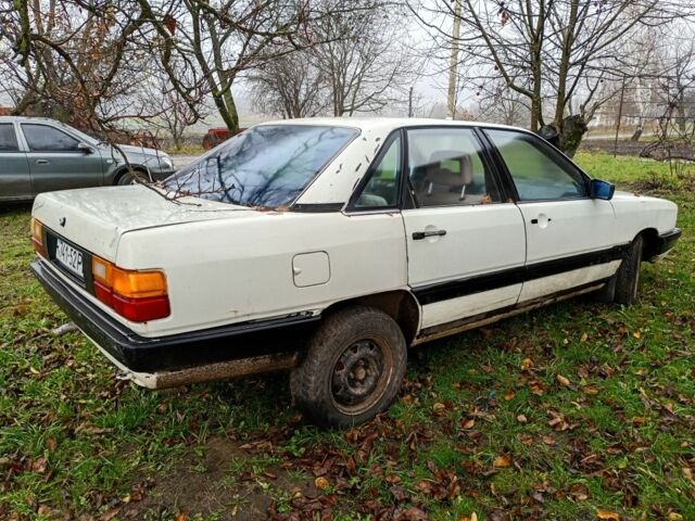 Белый Ауди 100, объемом двигателя 0 л и пробегом 999 тыс. км за 550 $, фото 1 на Automoto.ua