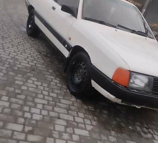 Белый Ауди 100, объемом двигателя 2.23 л и пробегом 300 тыс. км за 650 $, фото 1 на Automoto.ua