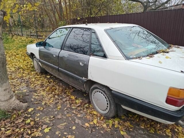 Белый Ауди 100, объемом двигателя 2 л и пробегом 240 тыс. км за 834 $, фото 1 на Automoto.ua