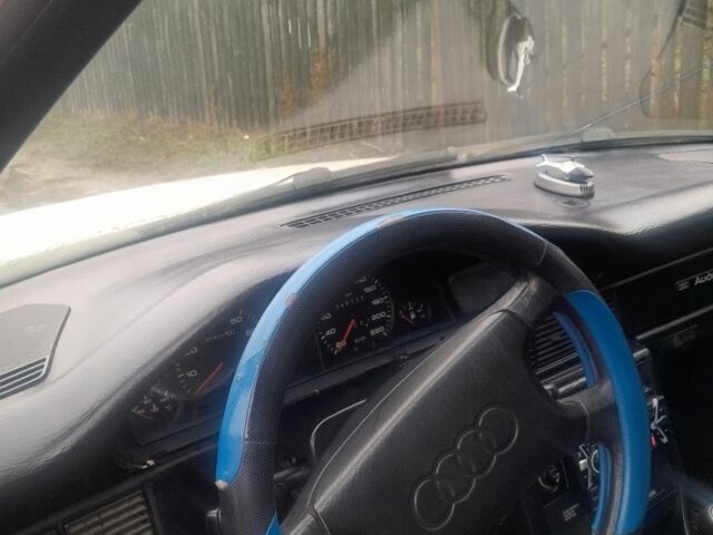 Белый Ауди 100, объемом двигателя 2 л и пробегом 136 тыс. км за 1100 $, фото 1 на Automoto.ua