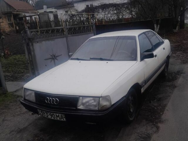 Белый Ауди 100, объемом двигателя 2 л и пробегом 136 тыс. км за 1100 $, фото 3 на Automoto.ua