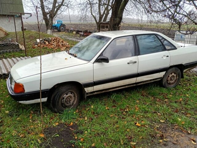 Белый Ауди 100, объемом двигателя 0 л и пробегом 999 тыс. км за 550 $, фото 3 на Automoto.ua