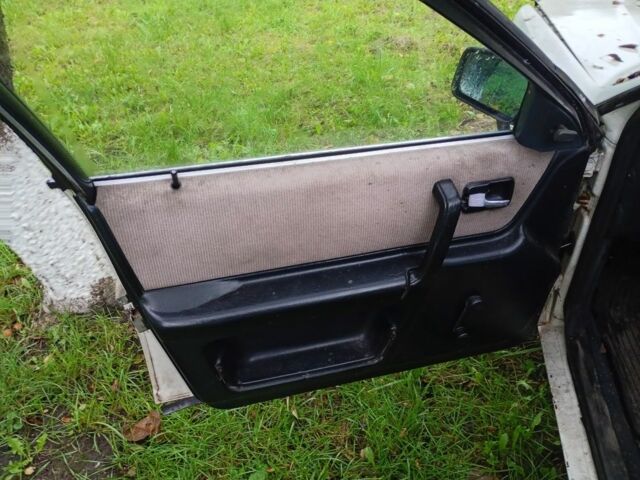 Белый Ауди 100, объемом двигателя 0 л и пробегом 999 тыс. км за 550 $, фото 4 на Automoto.ua