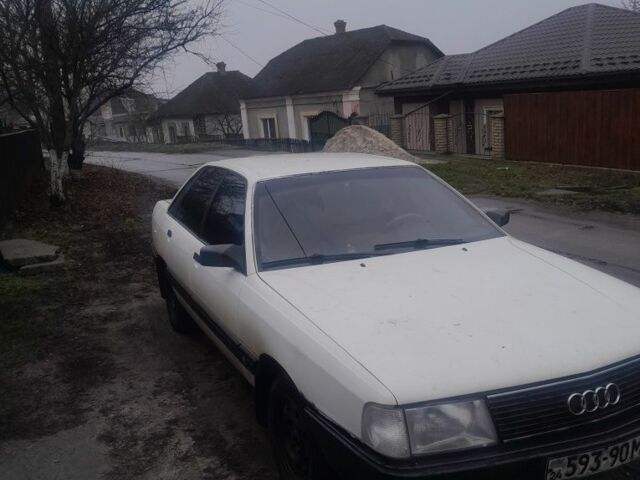 Белый Ауди 100, объемом двигателя 2 л и пробегом 136 тыс. км за 1100 $, фото 4 на Automoto.ua