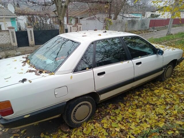 Белый Ауди 100, объемом двигателя 2 л и пробегом 240 тыс. км за 834 $, фото 2 на Automoto.ua