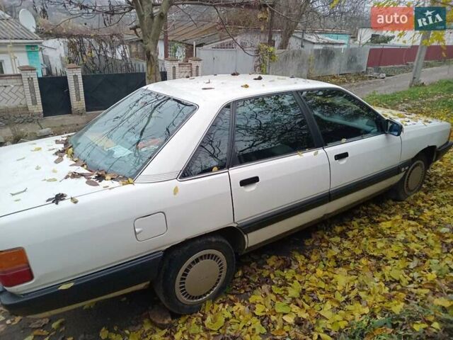 Белый Ауди 100, объемом двигателя 2 л и пробегом 240 тыс. км за 828 $, фото 1 на Automoto.ua
