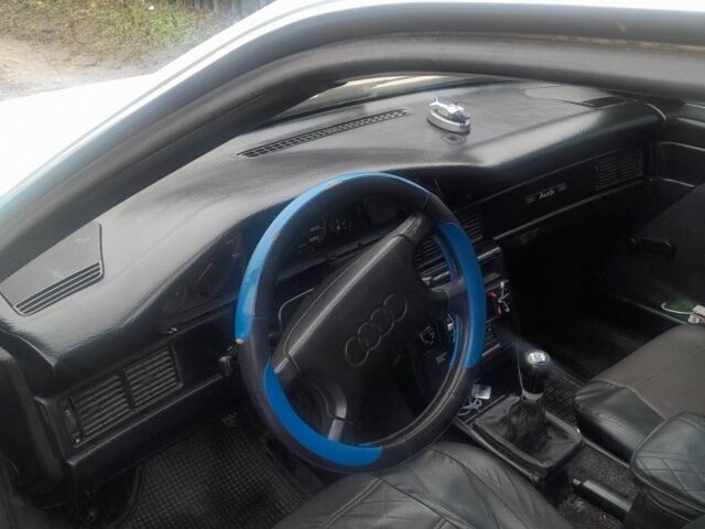 Белый Ауди 100, объемом двигателя 2 л и пробегом 136 тыс. км за 1100 $, фото 2 на Automoto.ua