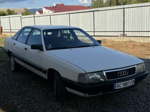 Белый Ауди 100, объемом двигателя 1.8 л и пробегом 420 тыс. км за 650 $, фото 2 на Automoto.ua