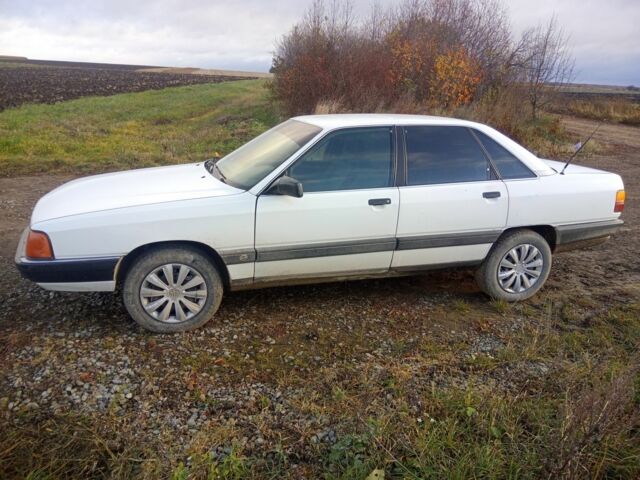Білий Ауді 100, об'ємом двигуна 2 л та пробігом 270 тис. км за 357 $, фото 3 на Automoto.ua
