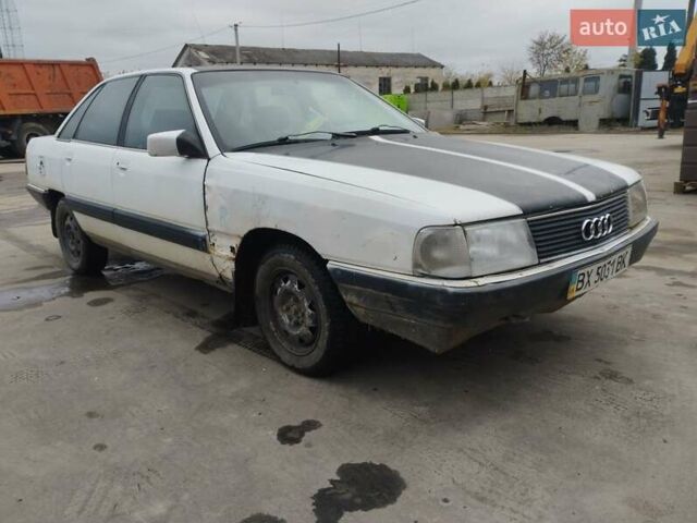 Белый Ауди 100, объемом двигателя 1.76 л и пробегом 400 тыс. км за 850 $, фото 4 на Automoto.ua