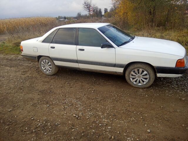 Білий Ауді 100, об'ємом двигуна 2 л та пробігом 270 тис. км за 357 $, фото 4 на Automoto.ua