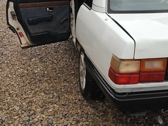 Белый Ауди 100, объемом двигателя 1.8 л и пробегом 315 тыс. км за 800 $, фото 6 на Automoto.ua