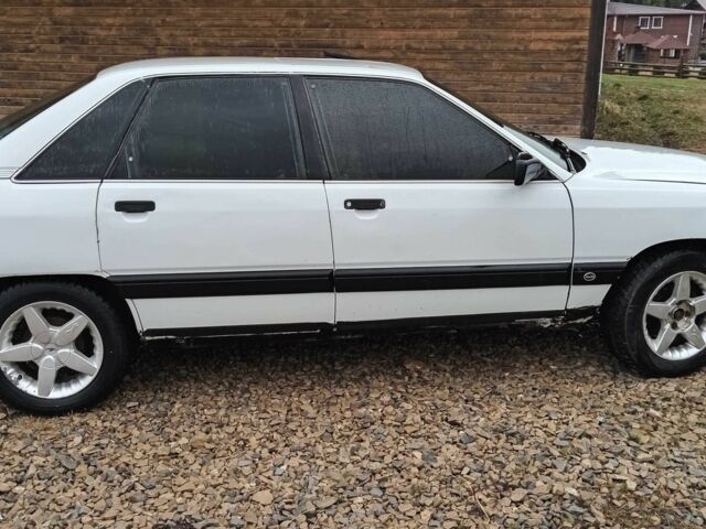 Белый Ауди 100, объемом двигателя 1.8 л и пробегом 315 тыс. км за 800 $, фото 5 на Automoto.ua