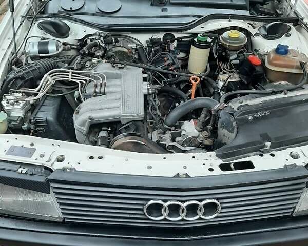 Белый Ауди 100, объемом двигателя 2 л и пробегом 45 тыс. км за 1700 $, фото 4 на Automoto.ua