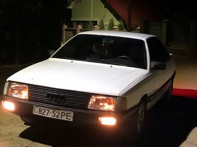 Белый Ауди 100, объемом двигателя 1.8 л и пробегом 0 тыс. км за 1100 $, фото 1 на Automoto.ua