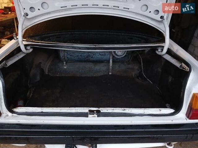 Белый Ауди 100, объемом двигателя 0 л и пробегом 200 тыс. км за 1350 $, фото 12 на Automoto.ua