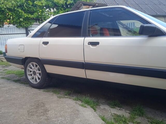 Білий Ауді 100, об'ємом двигуна 1.8 л та пробігом 345 тис. км за 1350 $, фото 6 на Automoto.ua