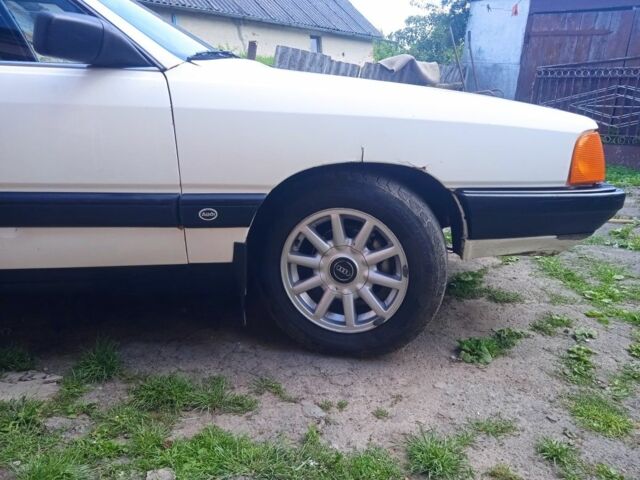 Білий Ауді 100, об'ємом двигуна 1.8 л та пробігом 345 тис. км за 1350 $, фото 5 на Automoto.ua
