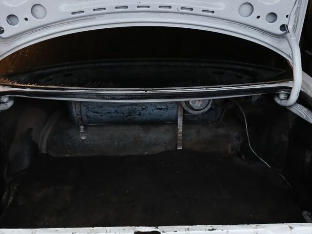 Белый Ауди 100, объемом двигателя 2 л и пробегом 300 тыс. км за 1000 $, фото 7 на Automoto.ua