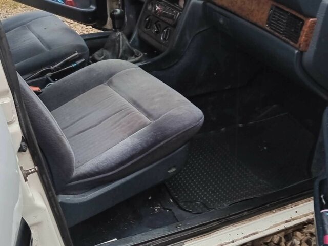 Белый Ауди 100, объемом двигателя 1.8 л и пробегом 315 тыс. км за 800 $, фото 11 на Automoto.ua