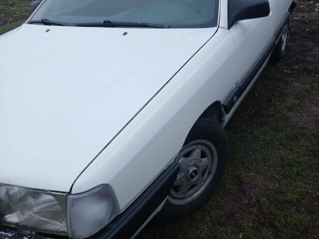 Белый Ауди 100, объемом двигателя 2 л и пробегом 300 тыс. км за 1000 $, фото 4 на Automoto.ua