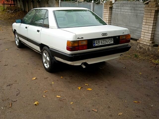 Ауди 100 1990 в Бершаде на Automoto.ua Белый Ауди 100, объемом двигателя 1.8 л и пробегом 211 тыс. км за 1250 $, фото 4 на Automoto.ua
