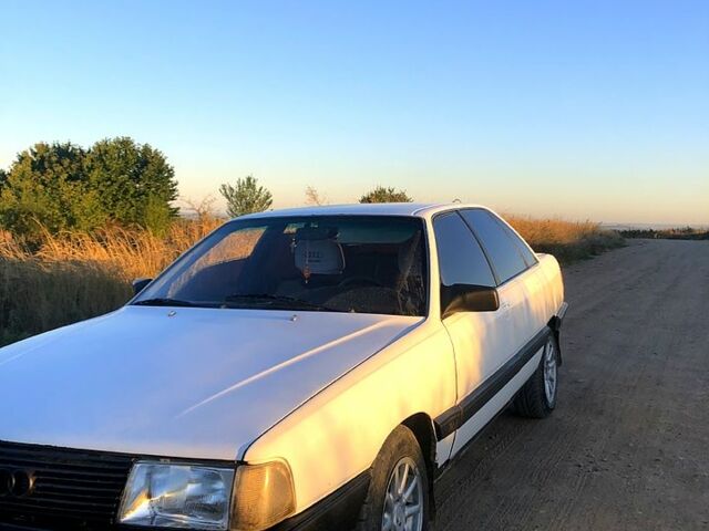 Ауди 100 1990 в Черновцах на Automoto.ua Белый Ауди 100, объемом двигателя 1.8 л и пробегом 0 тыс. км за 1200 $, фото 5 на Automoto.ua