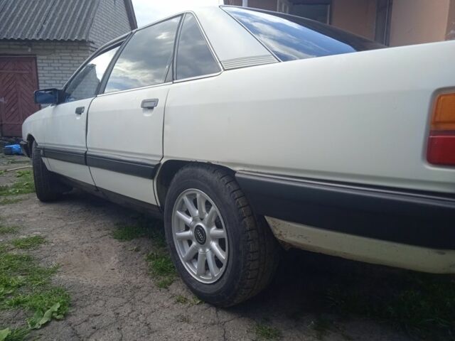 Білий Ауді 100, об'ємом двигуна 1.8 л та пробігом 345 тис. км за 1350 $, фото 4 на Automoto.ua