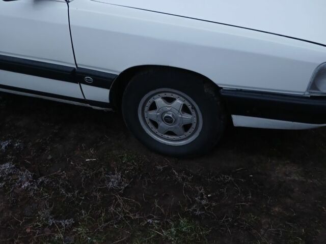Белый Ауди 100, объемом двигателя 2 л и пробегом 300 тыс. км за 1000 $, фото 3 на Automoto.ua