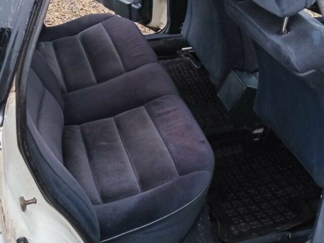 Белый Ауди 100, объемом двигателя 1.8 л и пробегом 315 тыс. км за 800 $, фото 9 на Automoto.ua