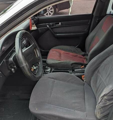 Белый Ауди 100, объемом двигателя 1.98 л и пробегом 400 тыс. км за 1600 $, фото 9 на Automoto.ua