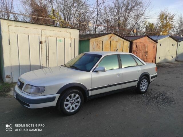 Белый Ауди 100, объемом двигателя 2.8 л и пробегом 300 тыс. км за 2400 $, фото 1 на Automoto.ua