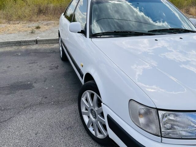 Белый Ауди 100, объемом двигателя 2.6 л и пробегом 466 тыс. км за 2800 $, фото 2 на Automoto.ua