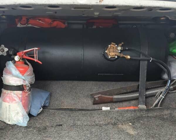 Белый Ауди 100, объемом двигателя 1.98 л и пробегом 330 тыс. км за 2500 $, фото 6 на Automoto.ua