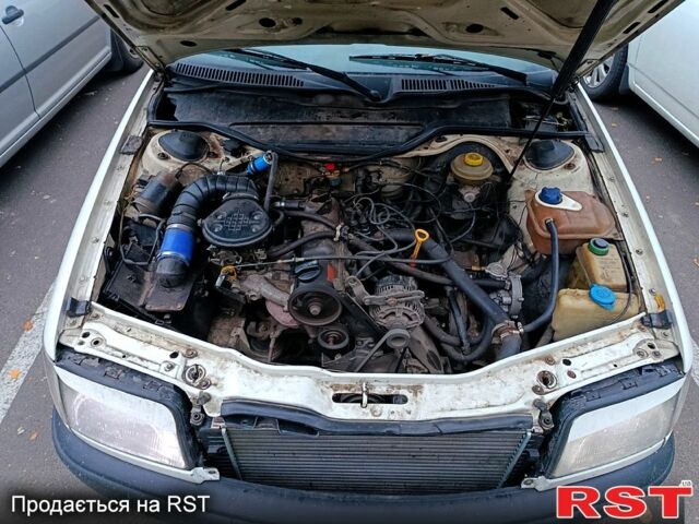 Білий Ауді 100, об'ємом двигуна 2 л та пробігом 363 тис. км за 2400 $, фото 1 на Automoto.ua