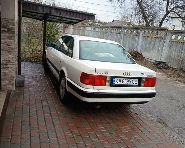 Белый Ауди 100, объемом двигателя 2 л и пробегом 270 тыс. км за 2599 $, фото 1 на Automoto.ua