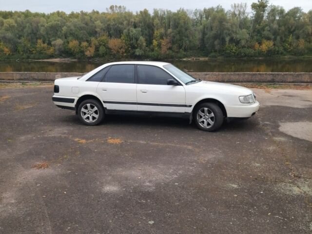 Білий Ауді 100, об'ємом двигуна 2 л та пробігом 330 тис. км за 2500 $, фото 1 на Automoto.ua