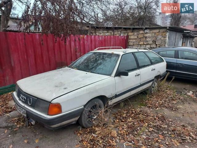 Белый Ауди 100, объемом двигателя 2.2 л и пробегом 100 тыс. км за 600 $, фото 1 на Automoto.ua