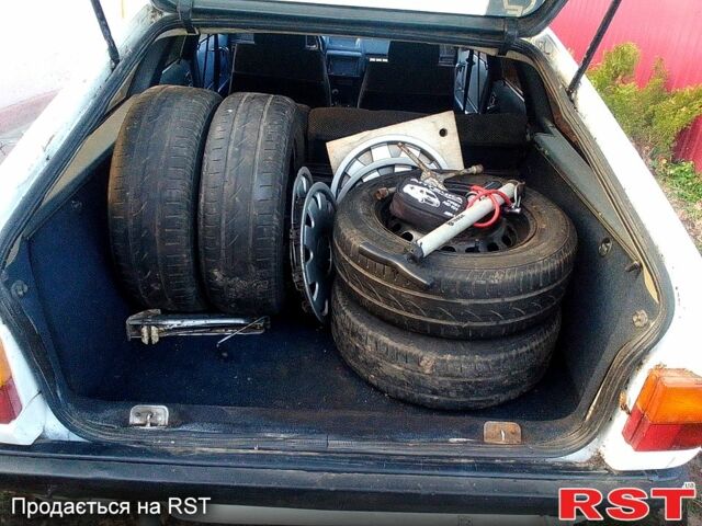 Білий Ауді 100, об'ємом двигуна 1.8 л та пробігом 347 тис. км за 2200 $, фото 9 на Automoto.ua