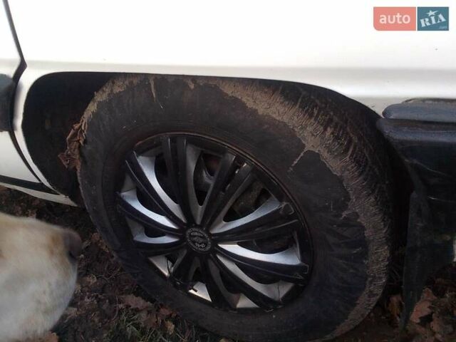 Белый Ауди 100, объемом двигателя 1.8 л и пробегом 375 тыс. км за 2200 $, фото 10 на Automoto.ua