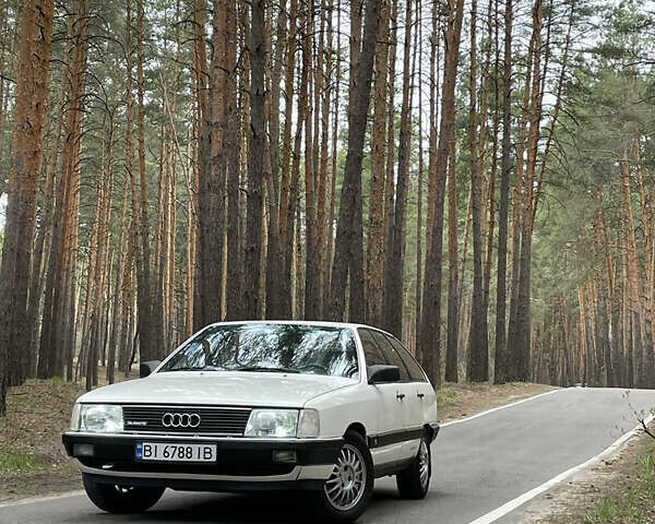 Белый Ауди 100, объемом двигателя 1.8 л и пробегом 390 тыс. км за 3800 $, фото 1 на Automoto.ua