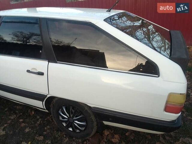 Белый Ауди 100, объемом двигателя 1.8 л и пробегом 375 тыс. км за 2200 $, фото 2 на Automoto.ua